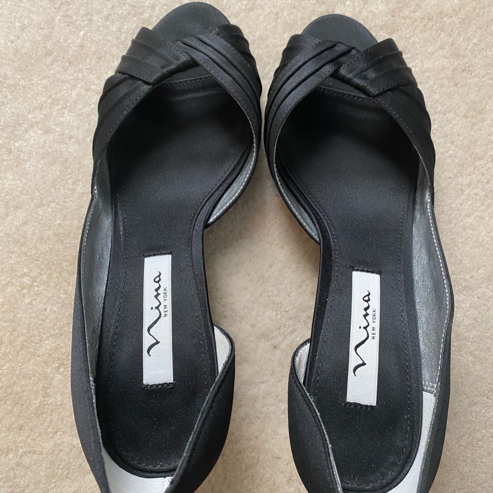 Never worn Nina satin dress heels size 8